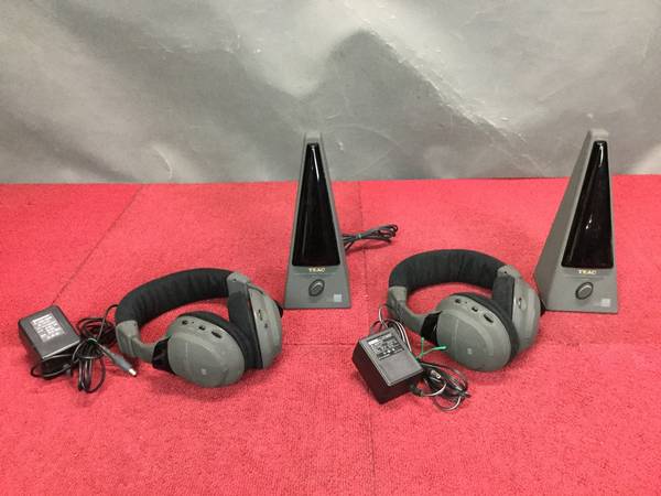 TEAC HP-990iR 赤外線式コードレスヘッドホンシステム TEAC HP-990iR 赤外線コードレスヘッドホン (2台)◇現状品