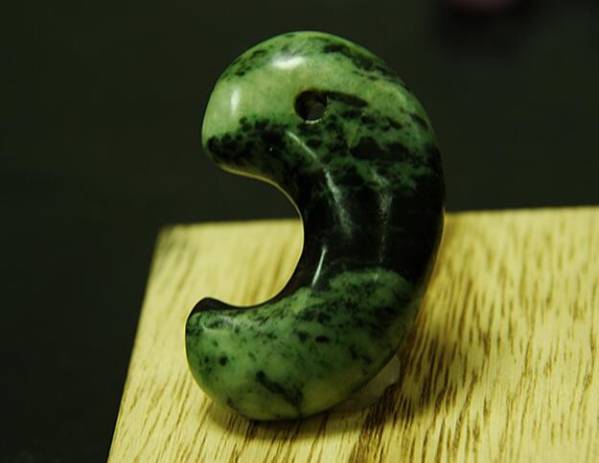 古墳★古色風化黒緑硬玉ろうかん翡翠製コ字形勾玉★検縄文弥生