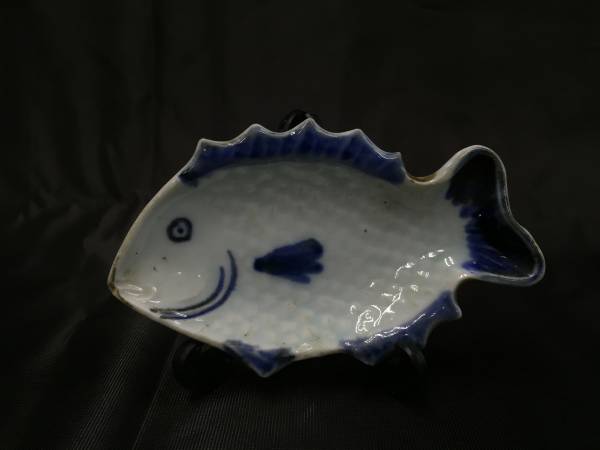 古伊万里 染付 骨董 豆皿 変形皿 アンティーク 金彩 魚皿 箸置き A584 元禄