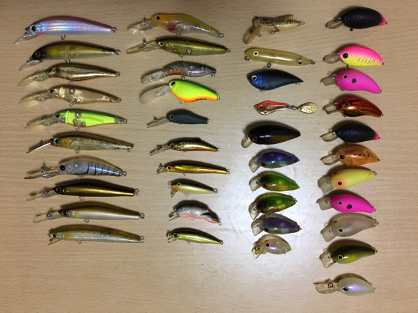 エリアトラウト、クランク、ミノーなどのセット。