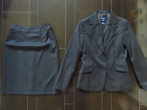 ■新品同様美品イタリー製【ハムステッド】高級ウールスーツS