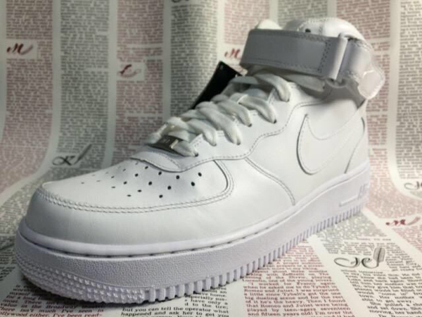 新作登場，人気 NIKE AIR FORCE 1 MID 27.5(27.5cm)｜売買されたオークション情報、yahooの商品情報をアーカイブ公開 - オークファン 27.5cm