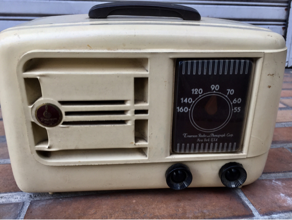 1940年代？アメリカ製真空管ラジオ