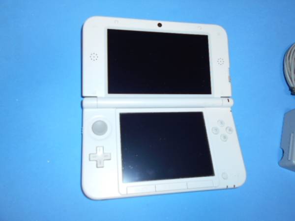 ■■ 中古■ ニンテンドー3DS LL ホワイト + 充電器 ■■