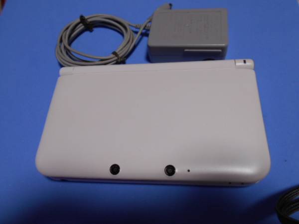 ■■ 中古■ ニンテンドー3DS LL ホワイト + 充電器 ■■