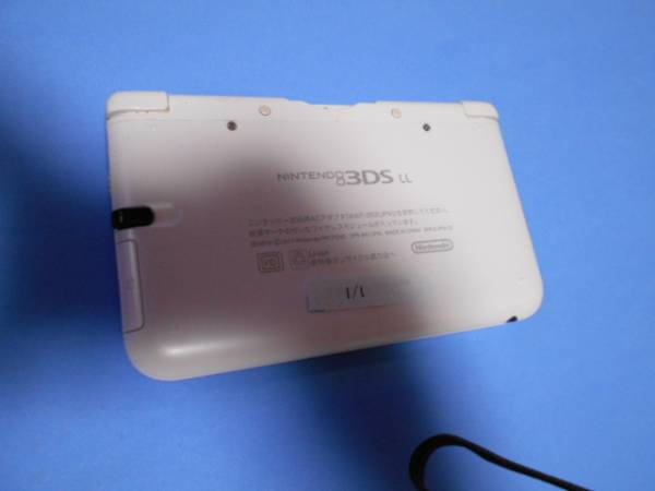 ■■ 中古■ ニンテンドー3DS LL ホワイト + 充電器 ■■