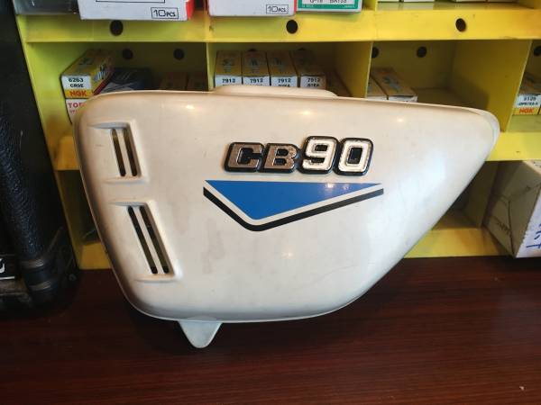 CB90JX　左サイドカバー　下ツメ折れ有　CB125S　CB50S