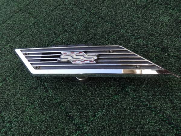 510ブルーバード後期クーペ用クォーターグリル中古SSS左美品