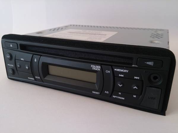 UD 新車外し デッキ - 純正オーディオ Bluetooth対応カーオーディオ