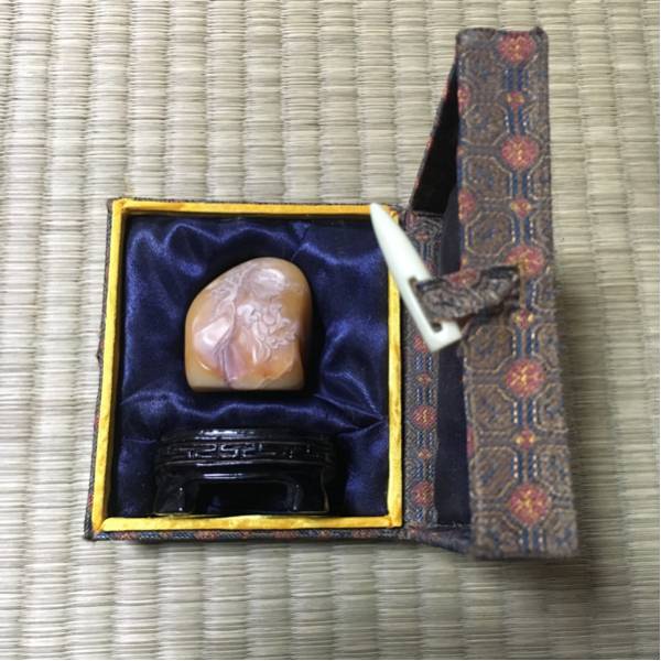 飾り 石 置物 台座付き 箱付き 骨董品？ 値引同梱可 専用)九頭馬 置物