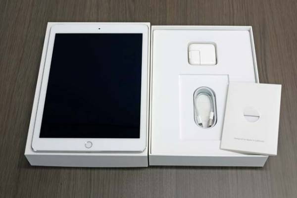 iPad Air2 WiFi + Cellular 128GB シルバーSIMフリー中古品