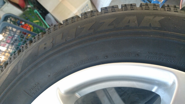 【美品】スタッドレスBLIZZAK VRX 205/65 4本セット