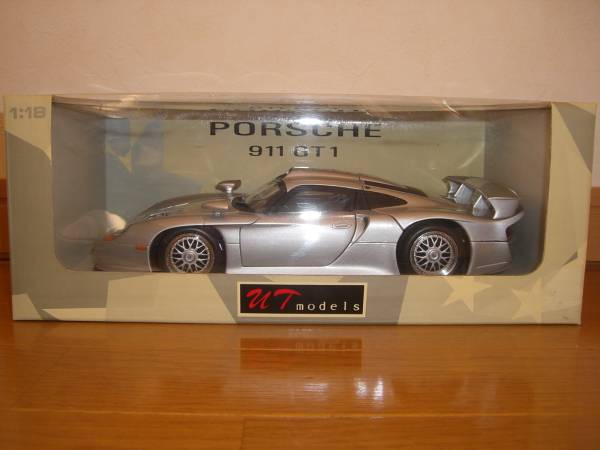 UT ☆ UTモデル 1/18 ポルシェ 911 GT1 98 ストリートバージョン 絶版 希少 ☆ models 1&frasl;18 PORSCHE ポルシェ911 GT1 9-H009Y&frasl;1&frasl;100