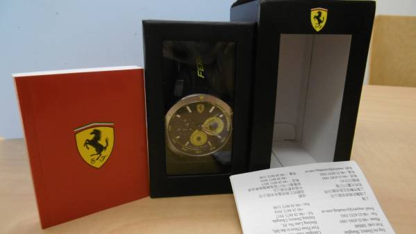 Ferrari Scuderia フェラーリスクーデリア　イエロー　腕時計 Ferrari フェラーリ 公式 スクーデリア ウォッチ 腕時計 黒黄色 中古品