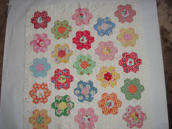 ☆パッチワークキルトトップ・おばあちゃんの花園・レトロポップ・ハンドメイド