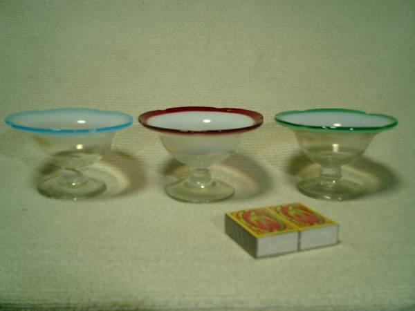 昭和初期 古い 氷コップ 赤・緑・青 乳白暈し 輪花 3色3種set 完品 検