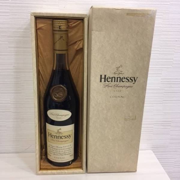 4 ○ HENNESSY ヘネシー VSOP 金キャップ 700ml 40% 未開栓 箱付