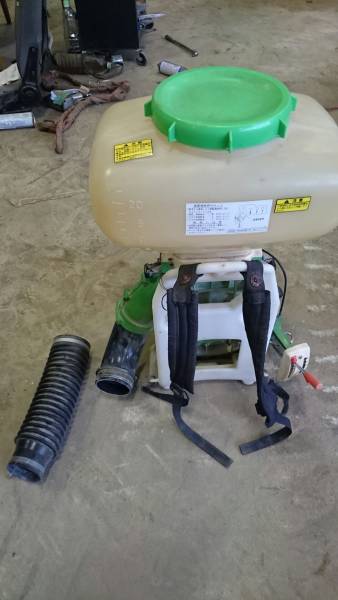 共立背負動力肥料散布機DMC６２１Ｆ