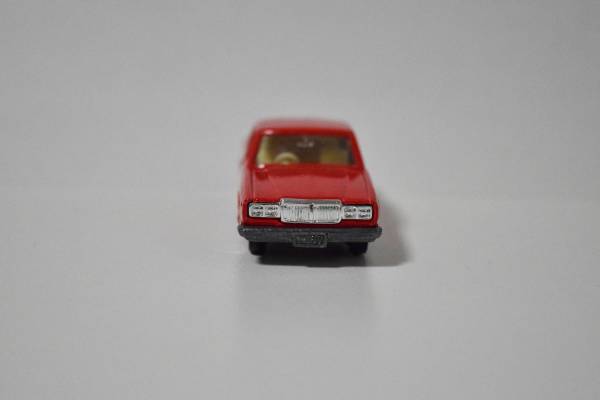 トミカ/黒箱】No.75 日産 ブルーバード 2000G6-EL 赤 日本製【00042