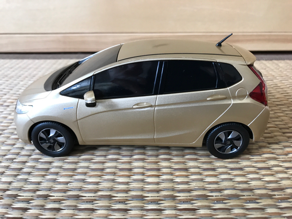 非売品 ホンダ フィット Fit3 ミニカー カラーサンプル ベージュ 品 ライトベージュメタリック ホンダ 売買されたオークション情報 Yahooの商品情報をアーカイブ公開 オークファン Aucfan Com