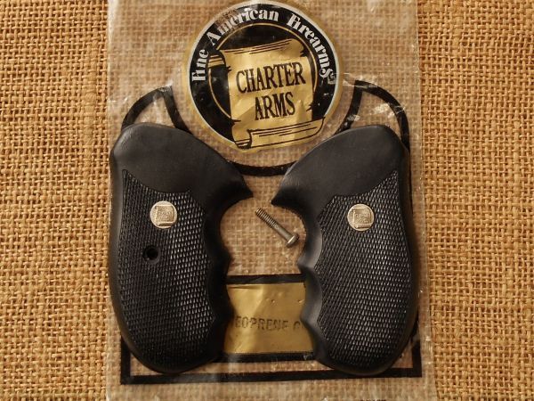 CHARTER ARMS社製ブルドッグ用オーバーサイズ ラバーグリップ