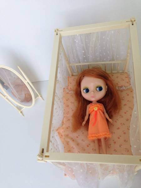 レア　美品　ヴィンテージＳｉｎｄｙ　７０ｓ　キャノピーベッドとクラシカルな姿見ミラーセット　ブライス　りかちゃん　ドールハウス　