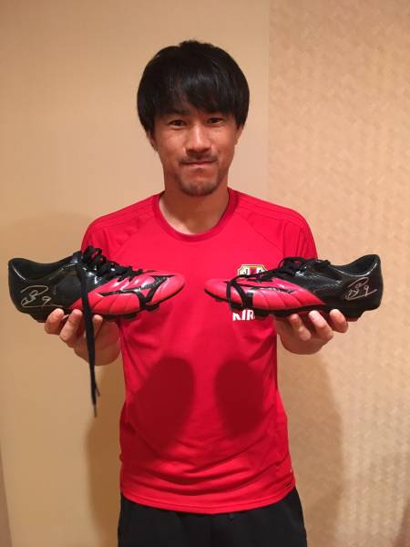 チャリティ 岡崎 慎司 日本代表 サイン入りスパイク009 Rfp1100 被災地支援チャリティー 売買されたオークション情報 Yahooの商品情報をアーカイブ公開 オークファン Aucfan Com