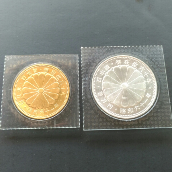 天皇御在位60年記念硬貨 10万円金貨 1万円銀貨 セット◆未使用◆