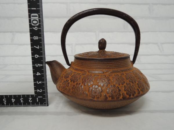 南部鉄器 照光堂 鉄瓶 桜模様 松摘 急須 茶道具 f002(鉄瓶)｜売買され