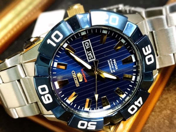 新品SEIKO セイコー5 スポーツ ダイバー自動巻 腕時計10気圧防水 逆 