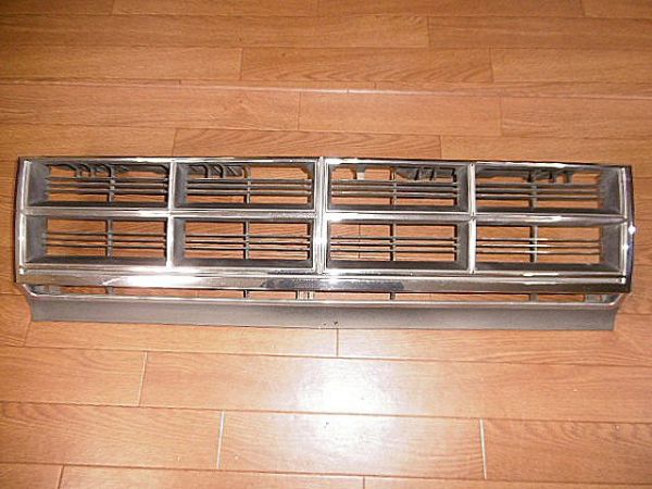 美しい価格 1709☆Y30☆セドリック☆前期フロントグリルY30
