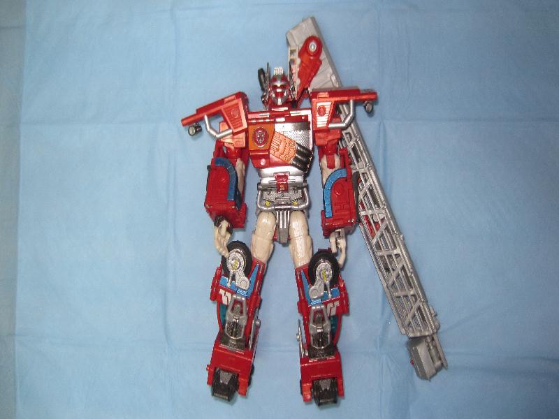 ●カーロボット　スーパーファイヤーコンボイ