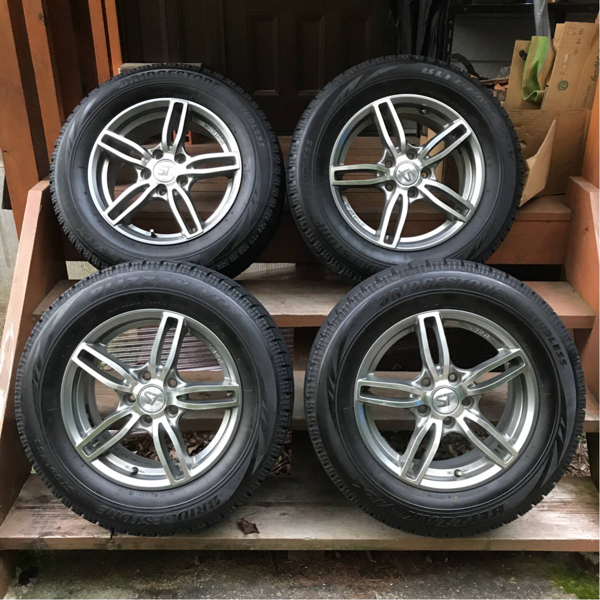 1シーズン使用 VWティグアン用 アルミホイール SPORT TECHNIC MONO 5 VISION 16インチ スタッドレスタイヤ216/65R16 BS VRX_1