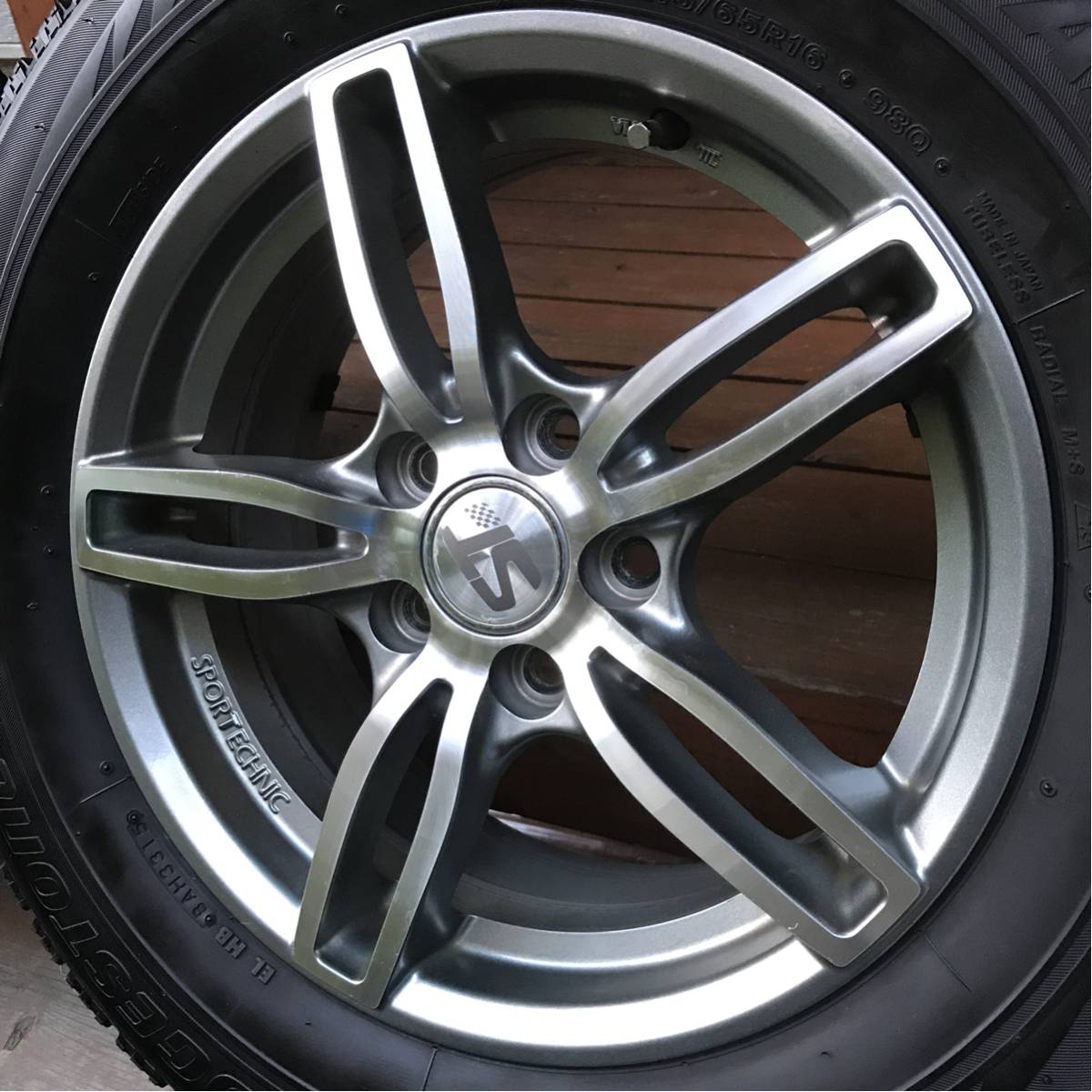 1シーズン使用 VWティグアン用 アルミホイール SPORT TECHNIC MONO 5 VISION 16インチ スタッドレスタイヤ216/65R16 BS VRX_3