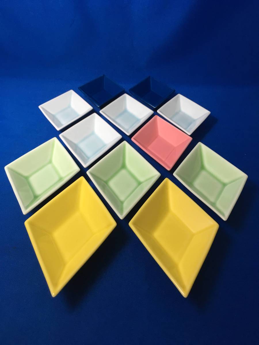 小鉢 小皿 薬味皿 タレ 12客 逸品 アソート5色 綺麗な造り 某有名料亭出 在名印 陶芸 陶器 一品料理 お店 ご自宅 全国送料一律500円 K-79