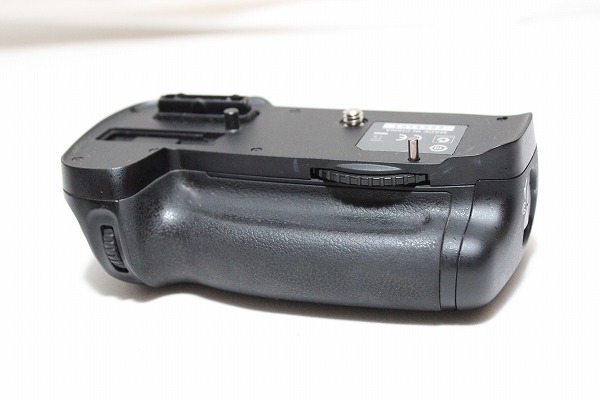 良品 Nikonマルチパワーバッテリーパック MB-D14 カメラ用 D600 D610用