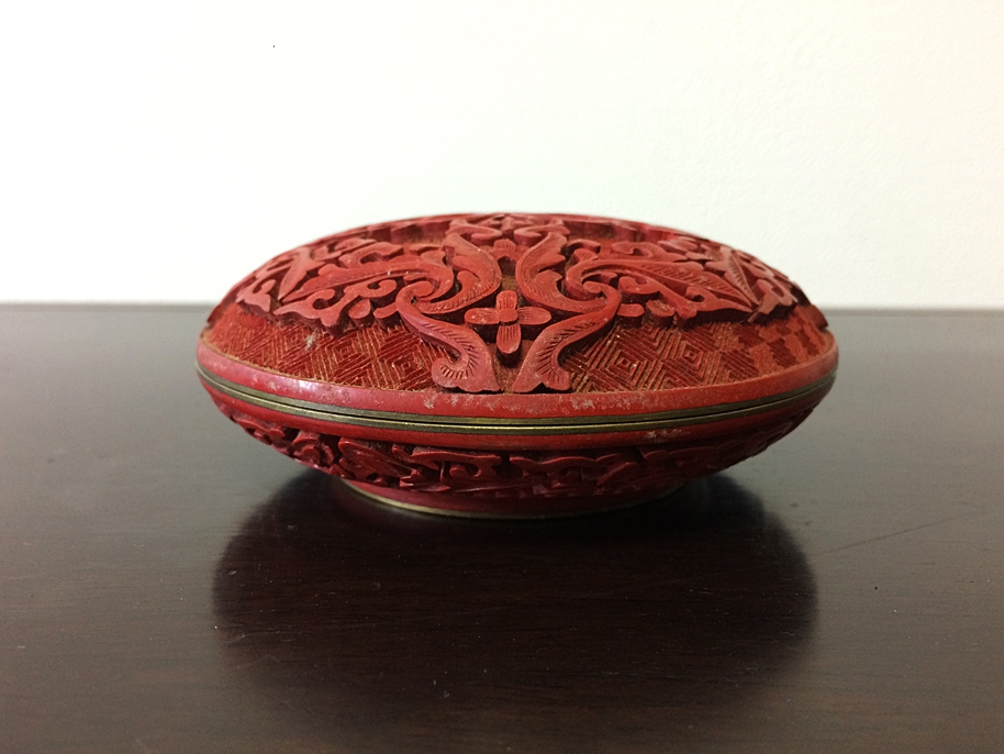 中国　堆朱彫 幾何地唐華唐草文 　三輪蓋物 中国 堆朱彫 幾何地唐華唐草文 三輪蓋物