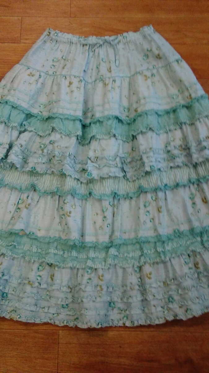 2012年★ピンクハウス★段々のフリル使いがとっても可愛い綿ローン素材の薔薇柄スカート(水色)★美品
