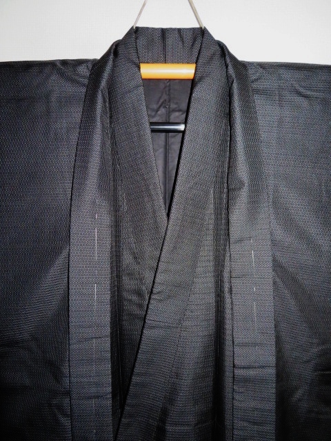 壱4909 本絹塩澤お召縮緬男着物羽織 裄67丈149К鉄墨色濃淡亀甲 逸品未着用
