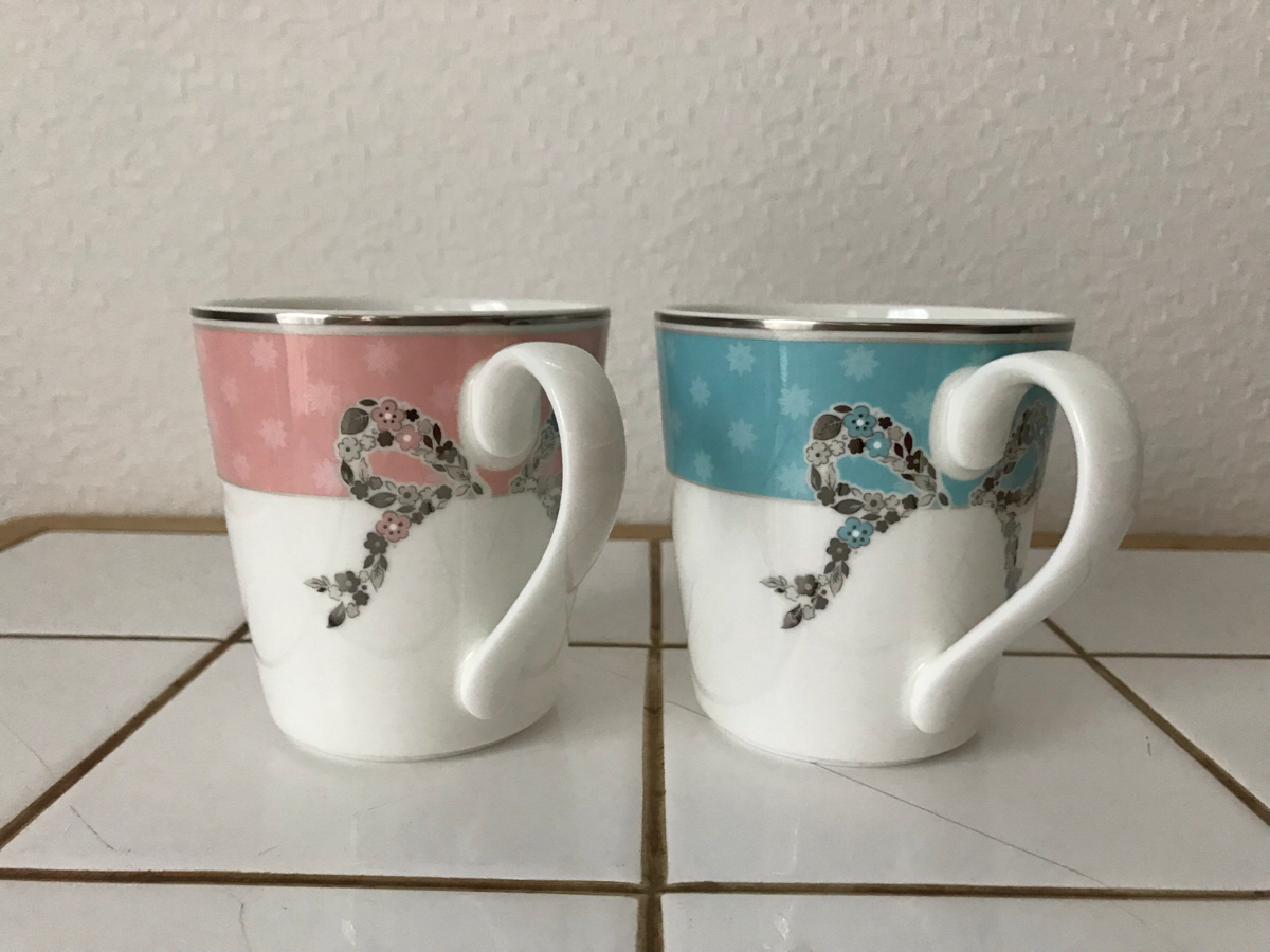 新品 ペア ナルミ マグカップ セット フェリシータ リボン NARUMI 陶磁器 銀彩 ピンク ブルー 花柄 コーヒーカップ 2個 未使用クリスマス