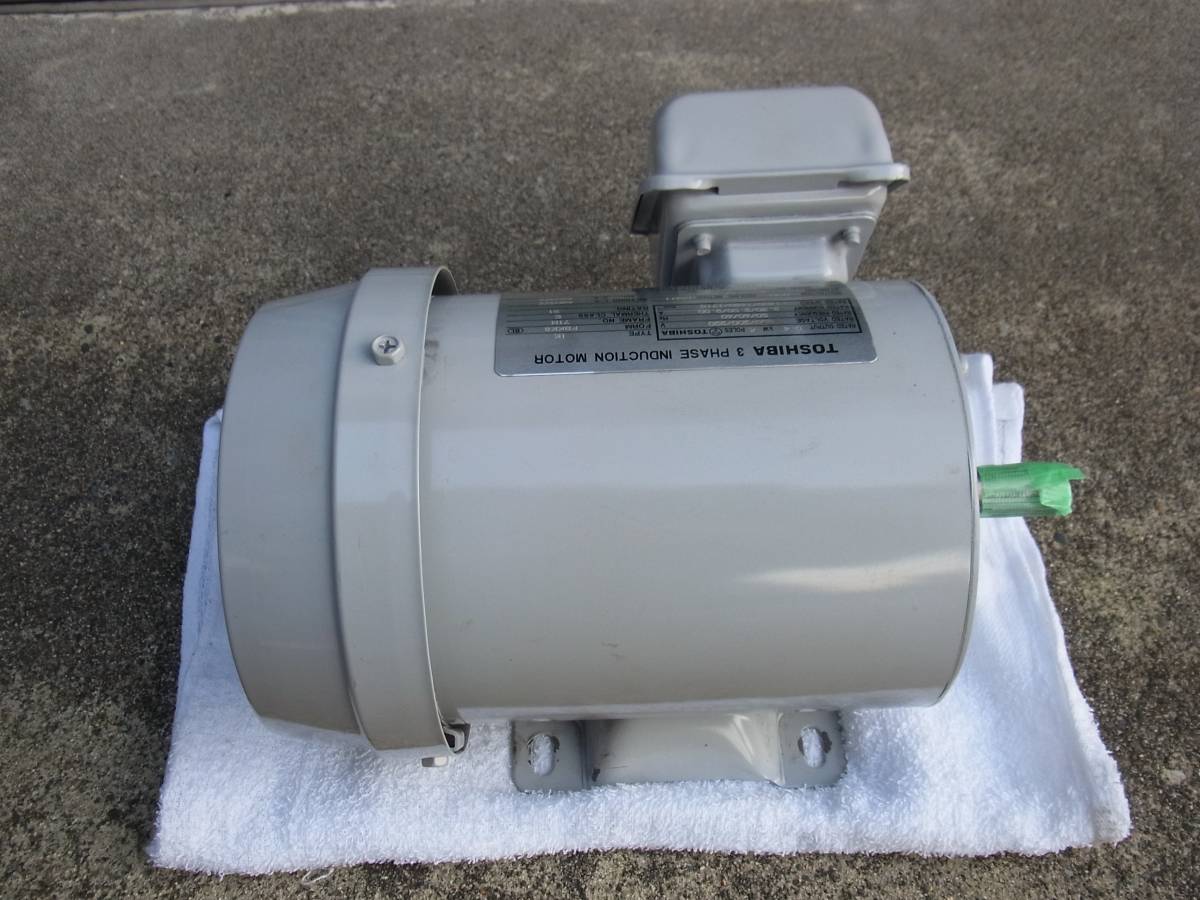 東芝　モーター　200v 0.4kw　稼働　中古　程度良好　綺麗な状態です。