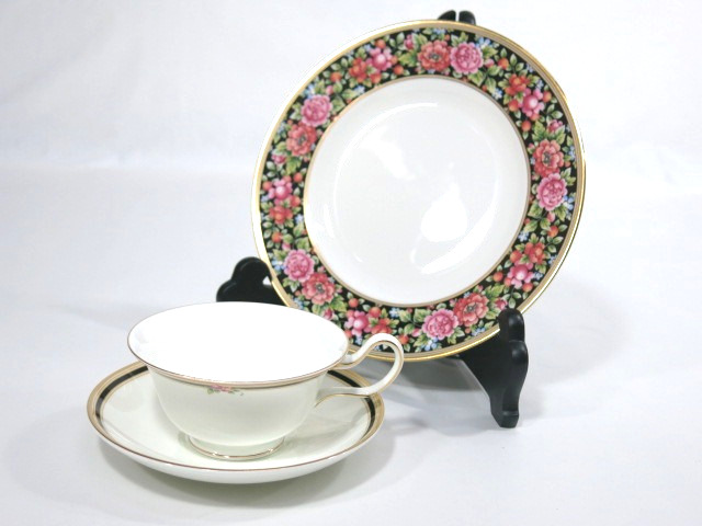 Ｄ890　ウェッジウッド　クリオ　トリオ　カップ＆ソーサー