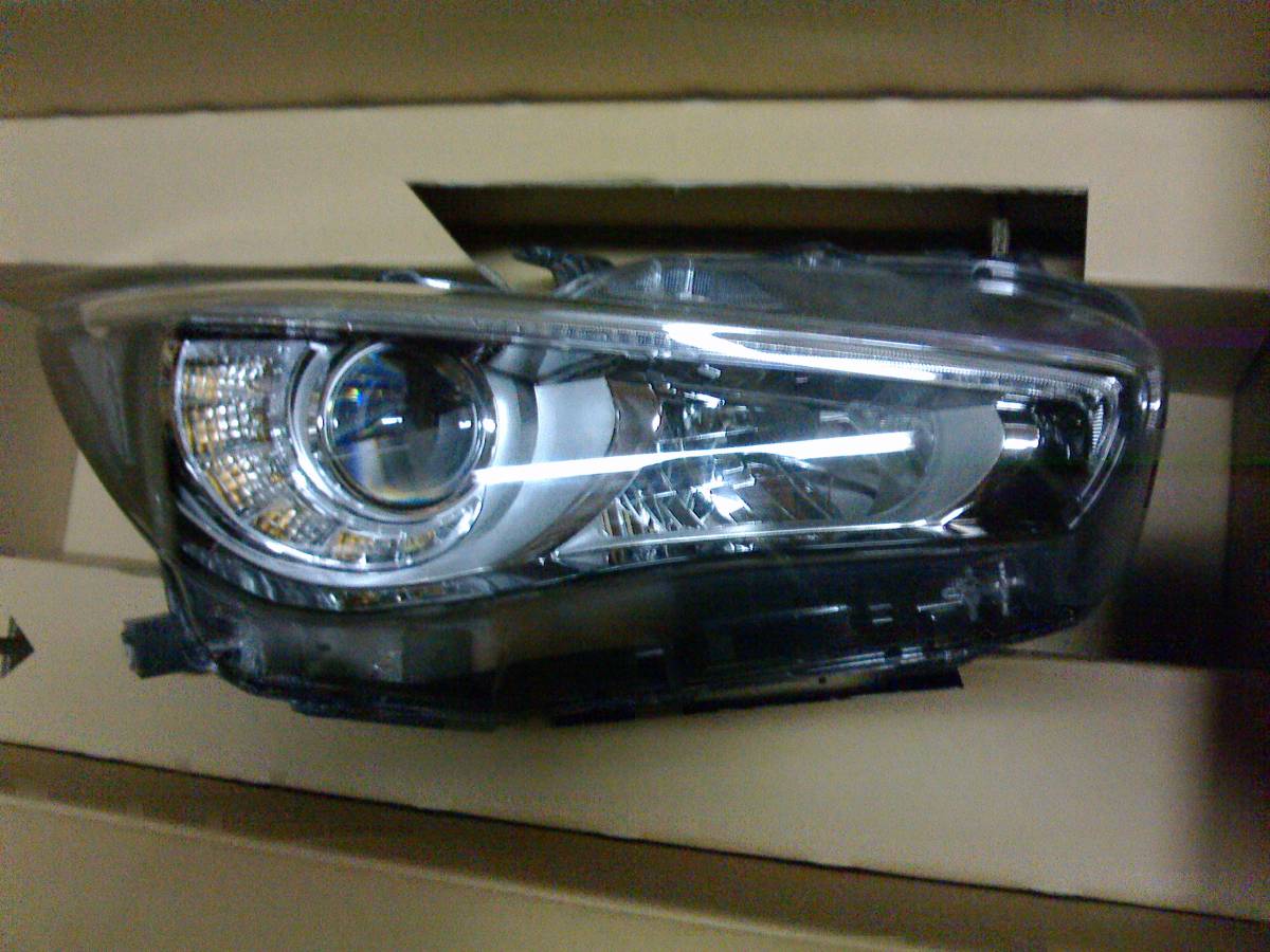 Ｖ３７スカイライン右ヘッドライト