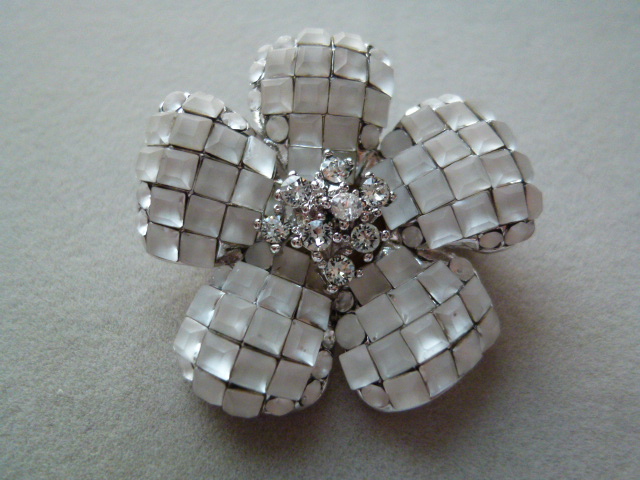 ★ＦＯＸＥＹ ＢＯＵＴＩＱＵＥ　ＦｌｏｗｅｒＢｒｏｏｃｈ　26645　【ホワイト】