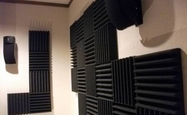 作業スペースの騒音対策に！吸音パーツ４８個入　作業場や箱の内側に貼る吸音材・防音材で静音化計画