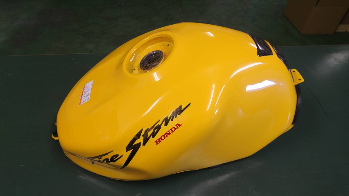 VTR1000F　タンク　(国内前期／黄)