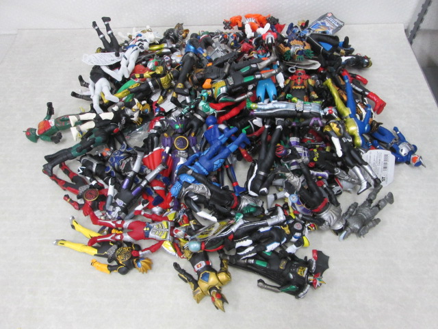 ジャンク 仮面ライダー W サイクロンジョーカーエクストリーム，バロン バナナアームズ，カブト 等 セット/ソフビ，フィギュア