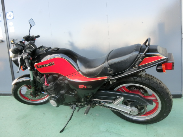 けっけ カワサキ GPZ750F 昭和58年登録 国内物 エンジン実動 良好ベース車両