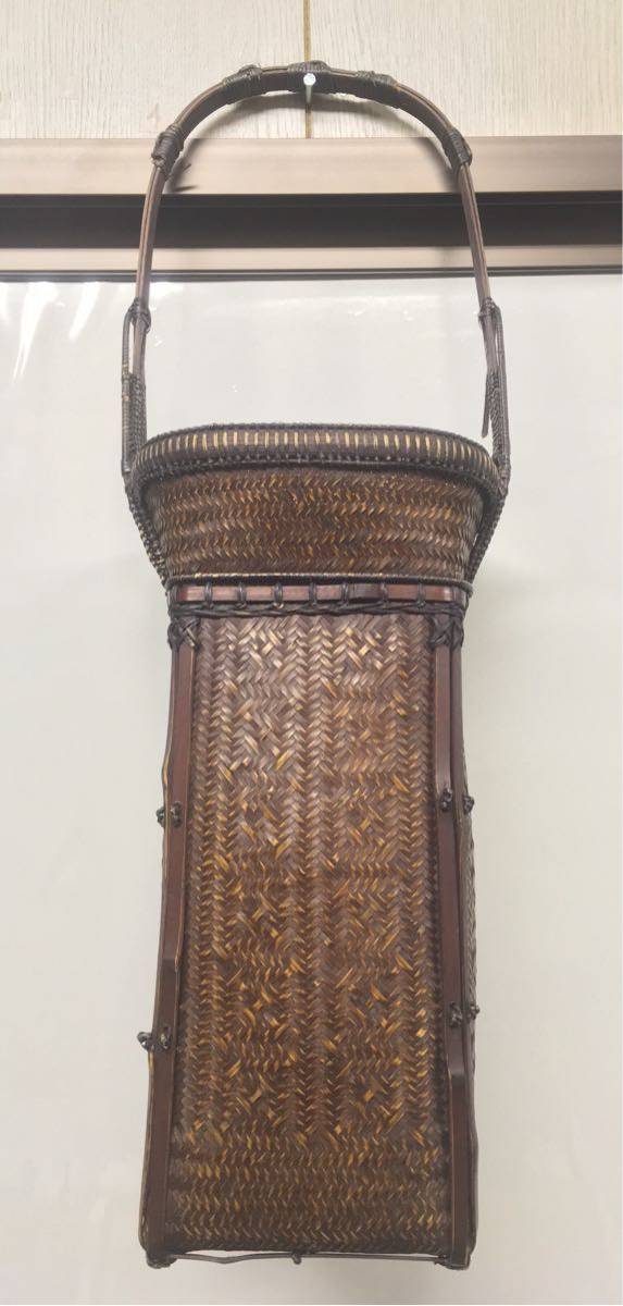 竹籠 花入 長さ51cm 唐物籠 掛花入 古玩 竹篭 花器 花生 茶道具 古民具 網代 竹網 竹編 竹製 木工 竹工芸 売買されたオークション情報 Yahooの商品情報をアーカイブ公開 オークファン Aucfan Com