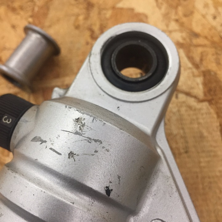 ダエグのリアサスに交換しました。（カワサキ ZRX1200S（ZRT20A）純正